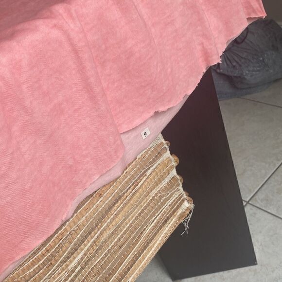 NWT Garment dyed light pink active wear Tee distressed bottom hem size M - Picture 5 of 5